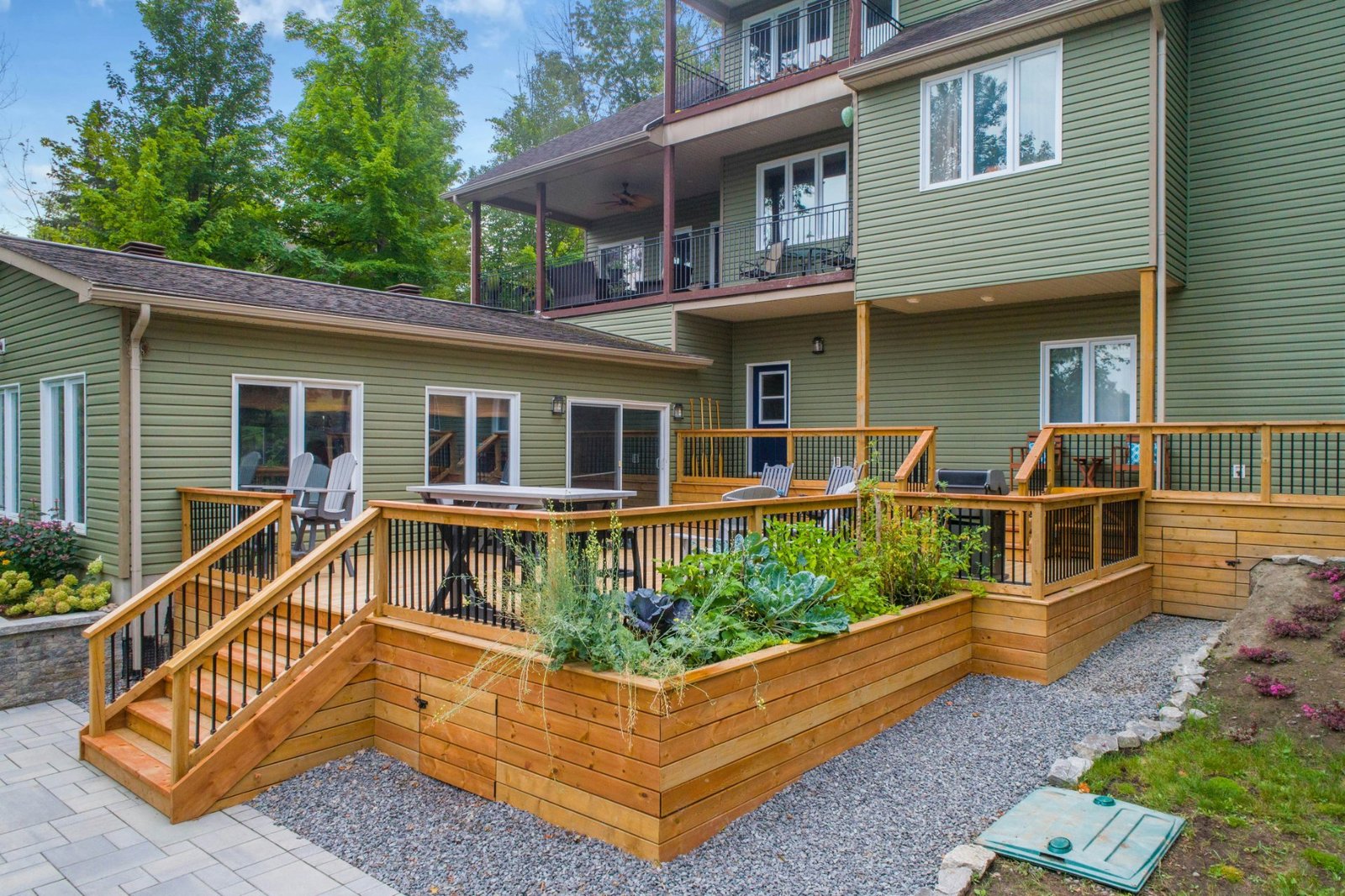 Deck & Fence Builder in Clarksville, Tennessee